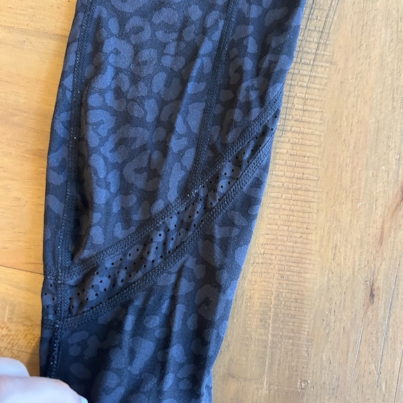 Women's Black Patterned Leggings - Picture 2 of 3